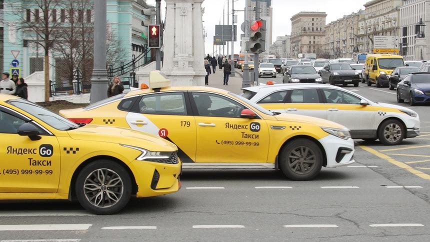 Глава Самарской области требует пересадить таксистов на «Лады»