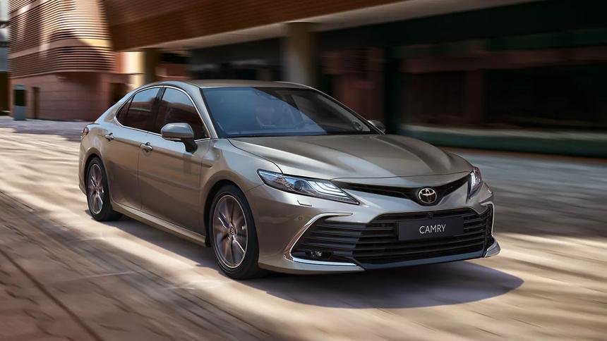 В Казахстане возобновились продажи седанов Toyota Camry
