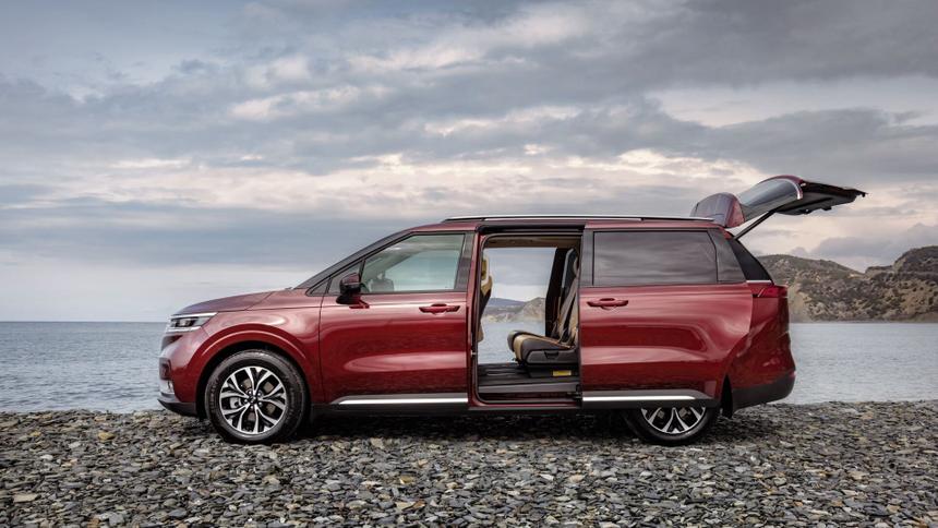 Минивэн Kia Carnival оказался опасен: стало известно о 9 случаях с травмами