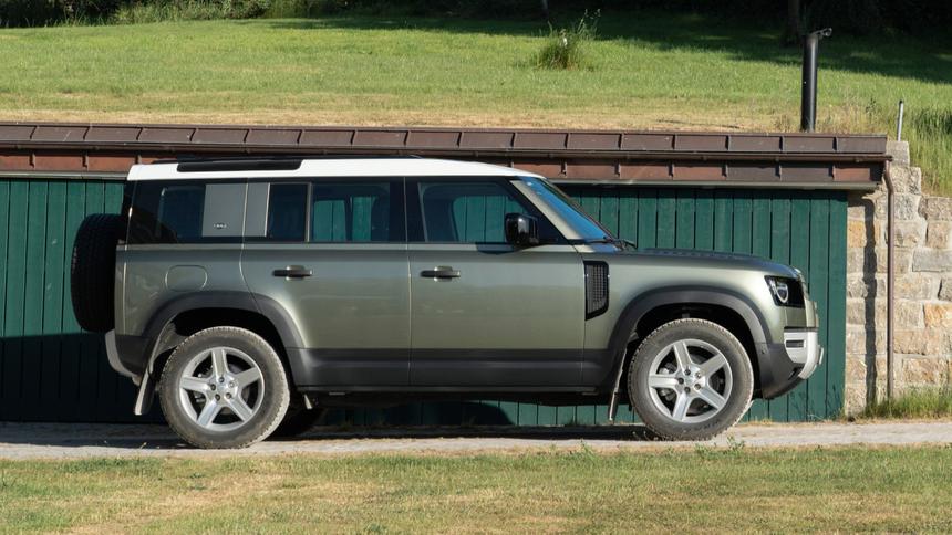 В российских автосалонах появились «корейские» внедорожники Land Rover