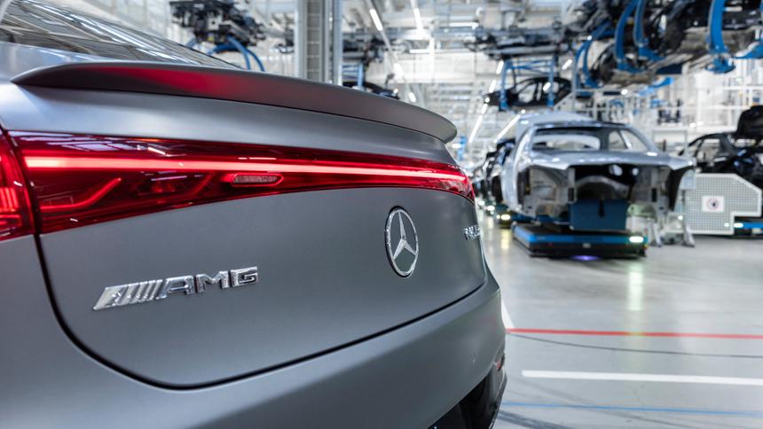 Неизвестный открыл стрельбу на заводе Mercedes-Benz в Германии