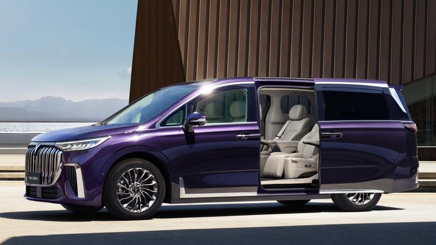 В России начались продажи роскошного минивэна Voyah Dream EV