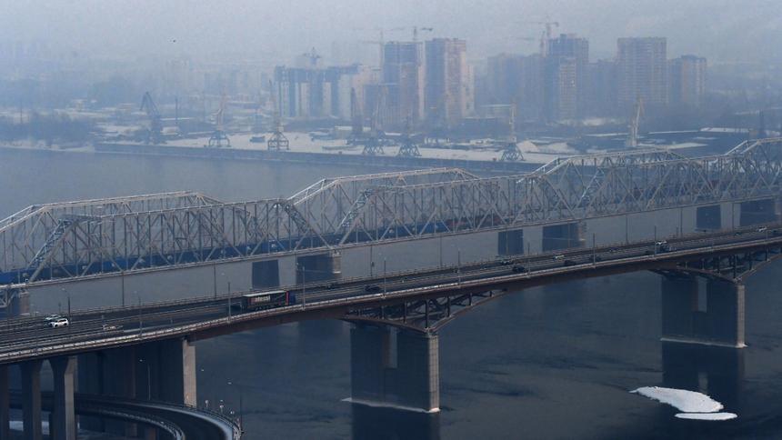 Какова связь между качеством воздуха и количеством электромобилей