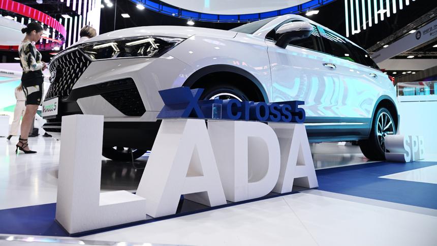 АвтоВАЗ официально представил новый кроссовер Lada X-Cross 5