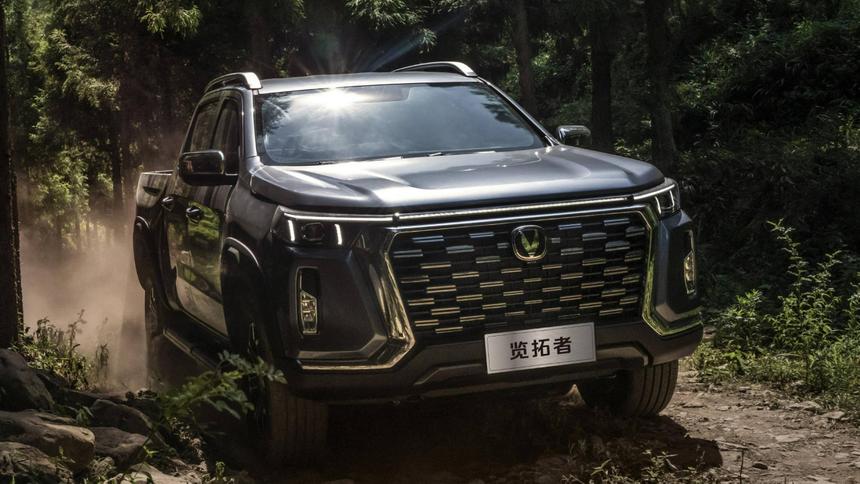В России появился премиальный китайский пикап Changan Hunter Plus