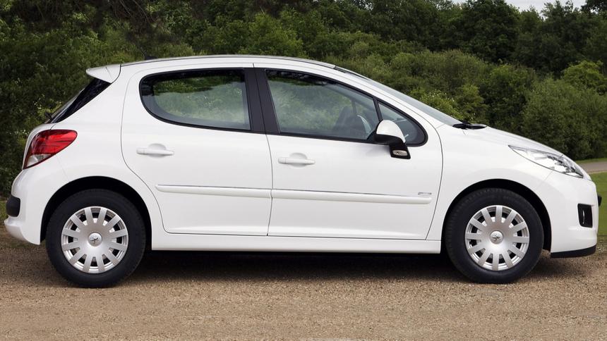В России появились новые хэтчбеки Peugeot 207 образца 2006 года