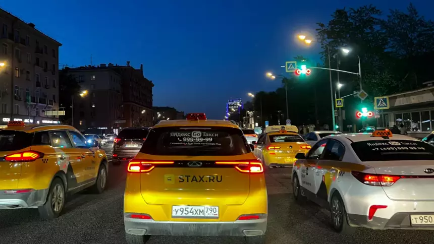 Количество китайских автомобилей в такси в России увеличится до 45%