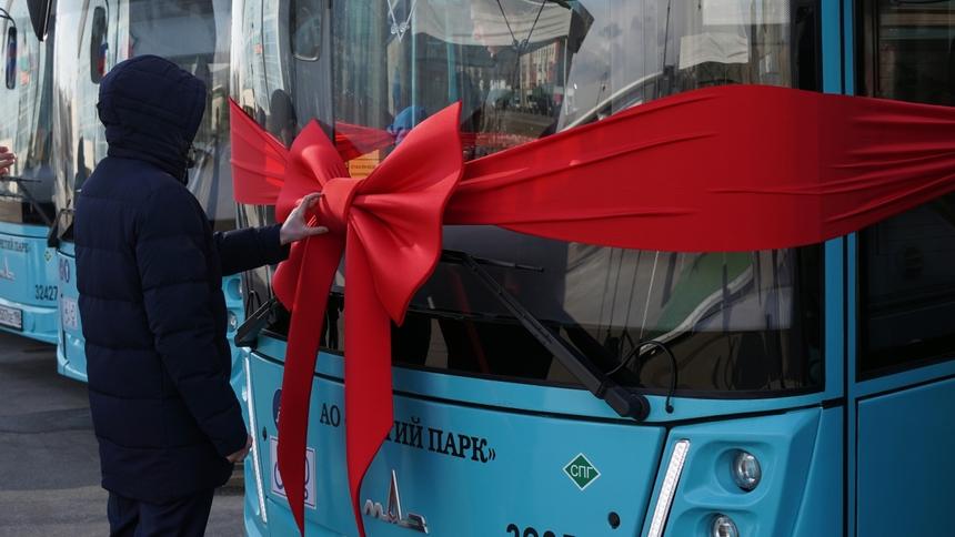 С рейсов в Петербурге сняли 137 автобусов МАЗ
