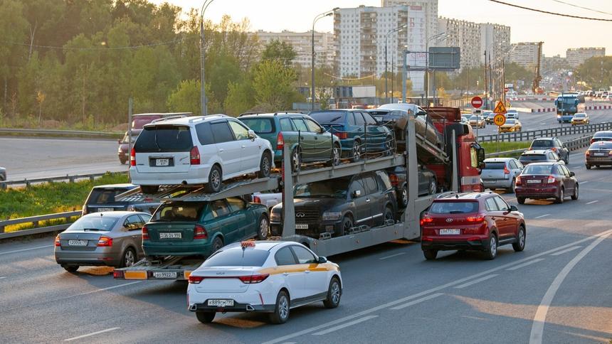 Автодилер спрогнозировал удвоение цен на машины из Японии
