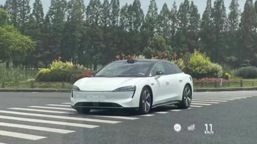 В Китае замечен автомобиль нового бренда Luxeed