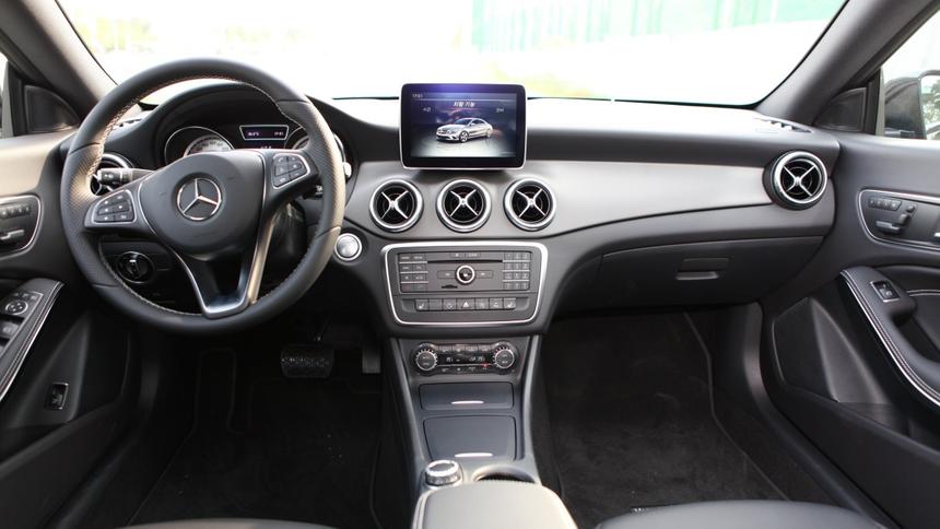 Дилеров Mercedes-Benz полностью отключили от фирменного ПО