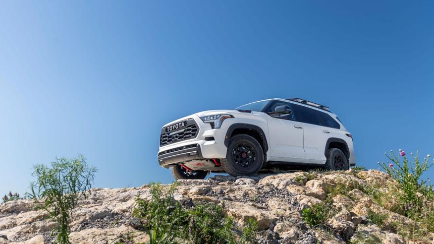 В России появился новый внедорожник Toyota Sequoia