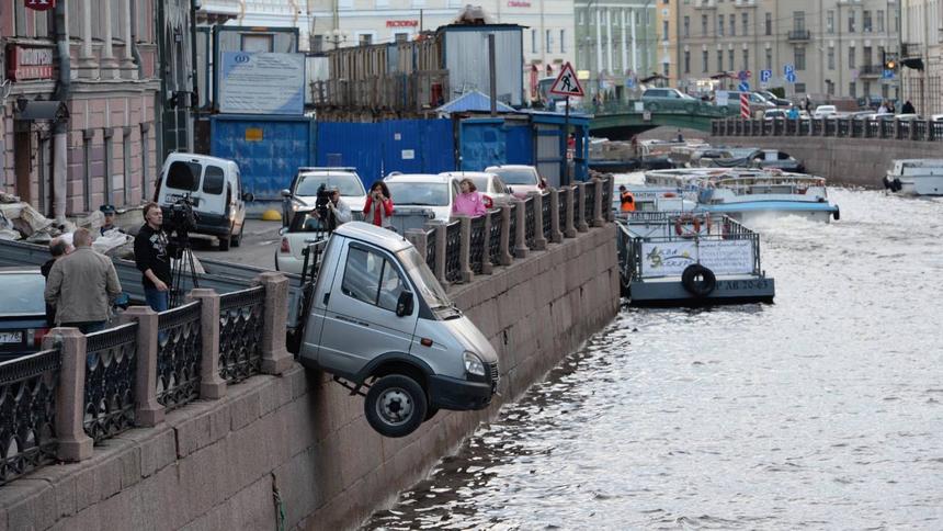 Кому кроме автомобилистов страховые компании платят по полисам ОСАГО