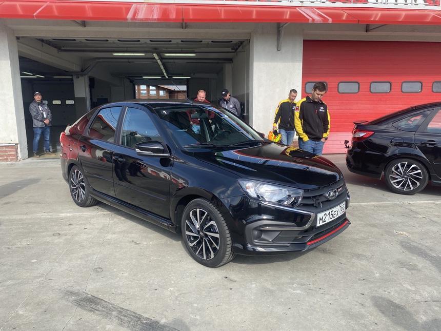 АвтоВАЗ официально представил 118-сильную Lada Granta Sport