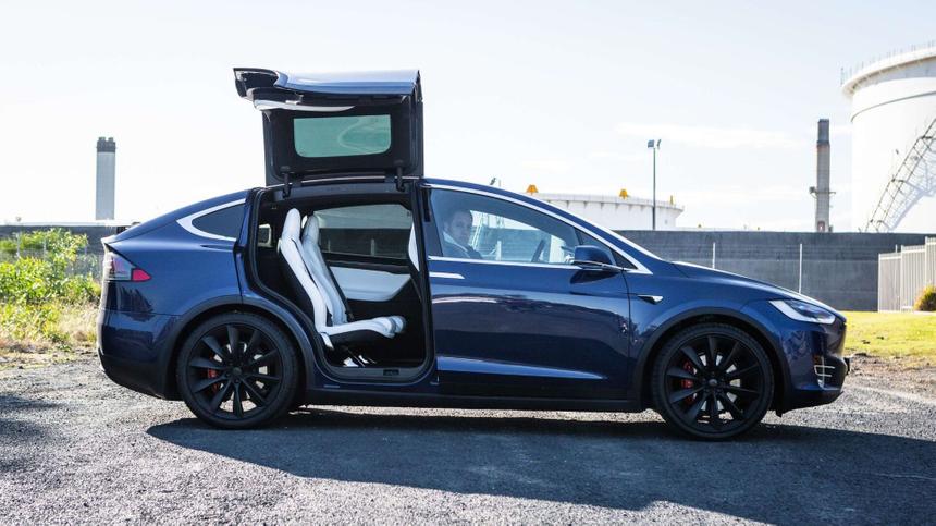 Как Tesla стала самым популярным производителем электромобилей