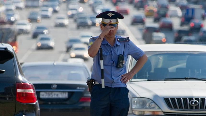 Сотрудников ГИБДД Петербурга уличили во взятках