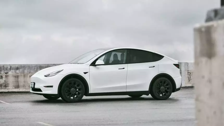 Tesla Model Y снова стала самым продаваемым автомобилем