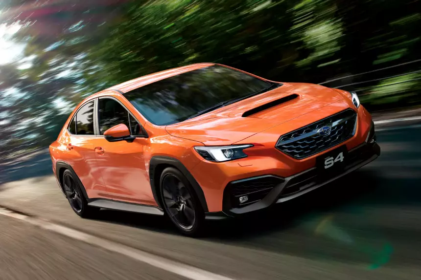 5 современных автомобилей с аналоговыми технологиями