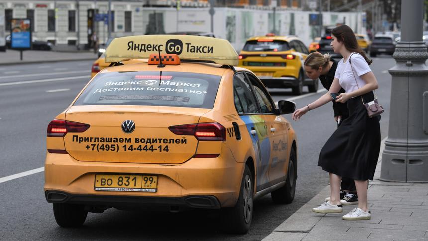 В Госдуме хотят сделать отдельные парковки для такси