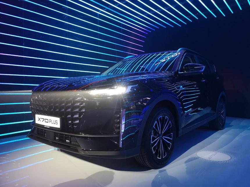 Названы цены китайского Jetour X70 Plus для России