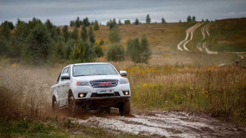 В России снова подорожали автомобили китайской марки JAC