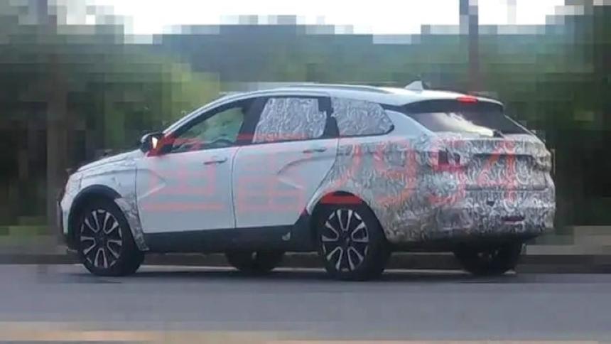 В Китае на тестах заметили Lada Vesta SW Cross