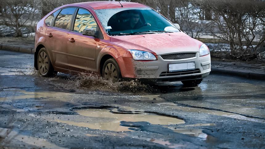 Главные ошибки водителей при преодолении глубоких луж