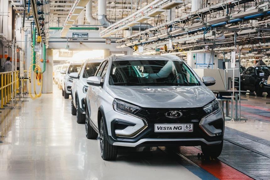 АвтоВАЗ вручил самым креaтивным сотрудникам новые Lada Vesta