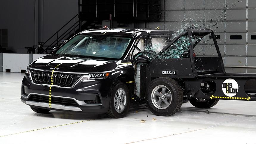 Кроссвэн Kia Carnival дважды подряд провалил краш-тест