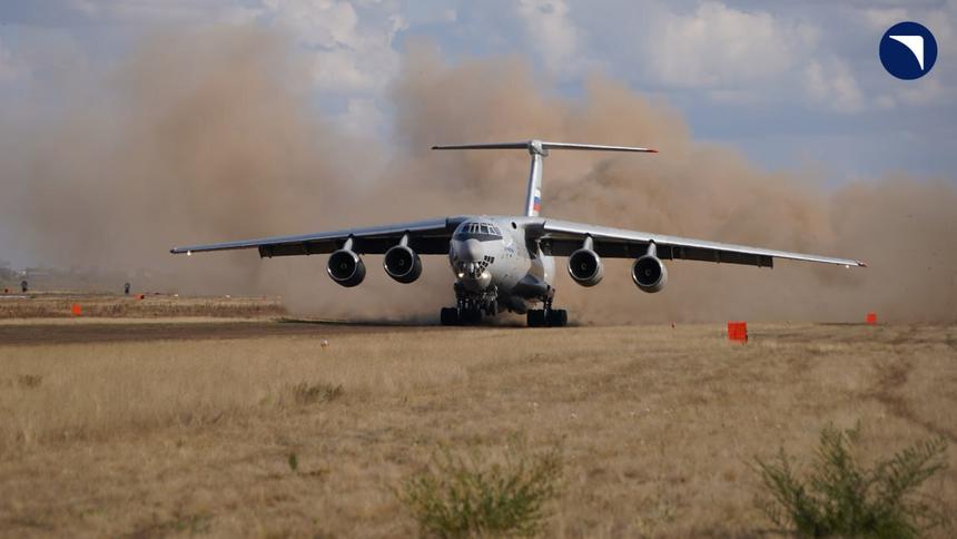 Ил-76МД-90А выполнил посадку и взлёт с грунта