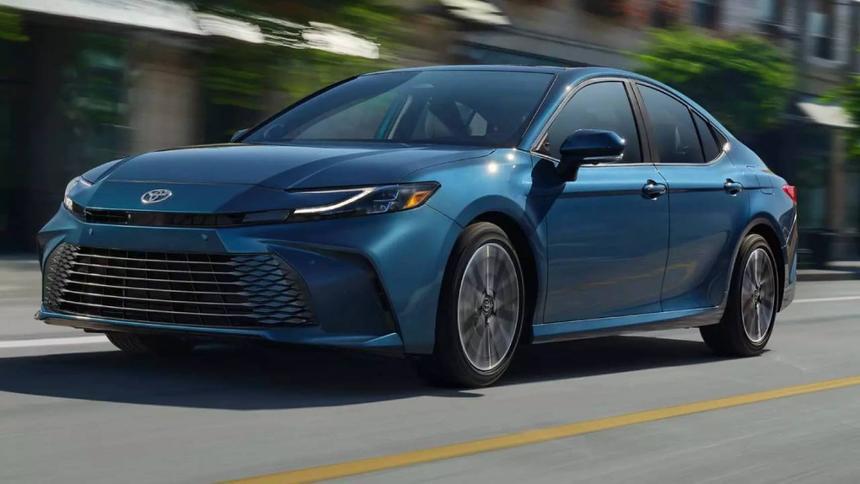 В новом поколении Toyota Camry лишилась моторов V6