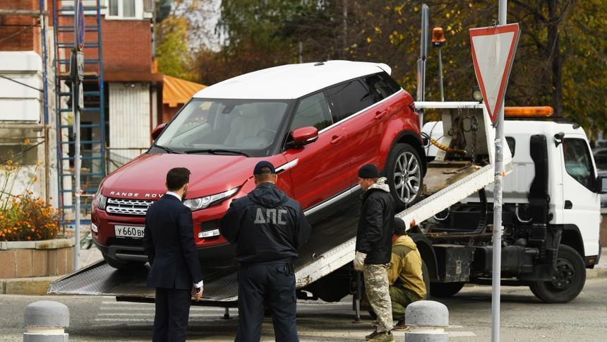 Автомобили с нечитаемыми номерами начали эвакуировать в Воронеже