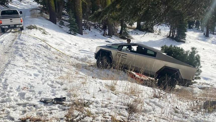Tesla Cybertruck не смог преодолеть заснеженный склон