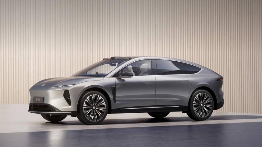 Новый седан Nio ET9 научился отряхиваться от снега