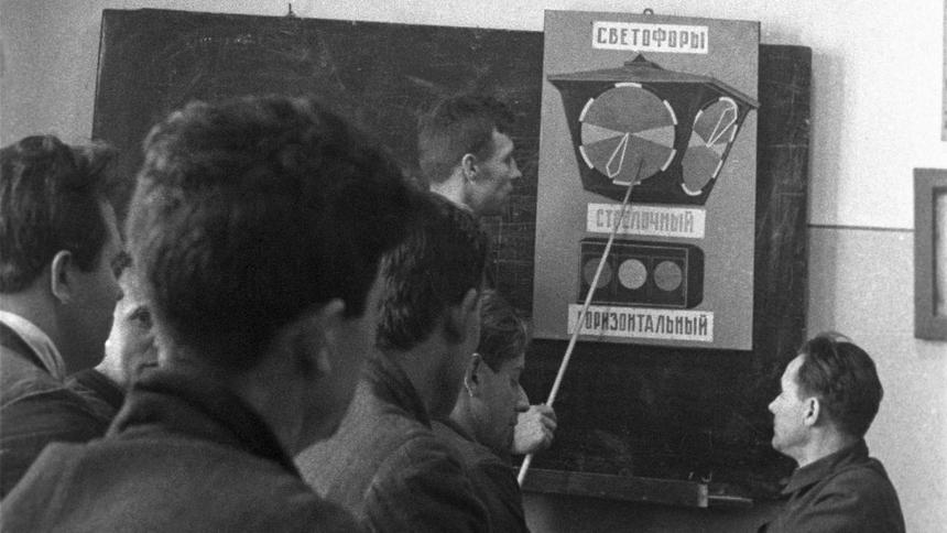 Как учили водителей в автошколах в 1937 году
