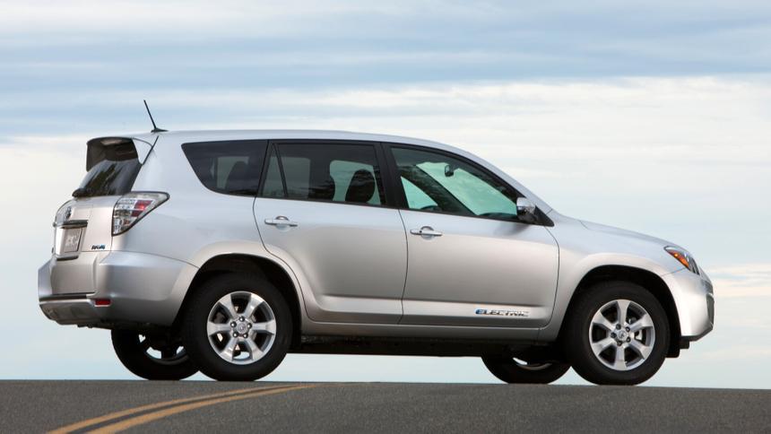 История провала электрического Toyota RAV4