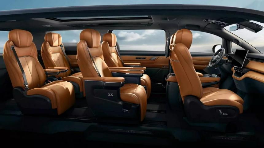 Geely показала роскошный салон нового коммерческого минивэна