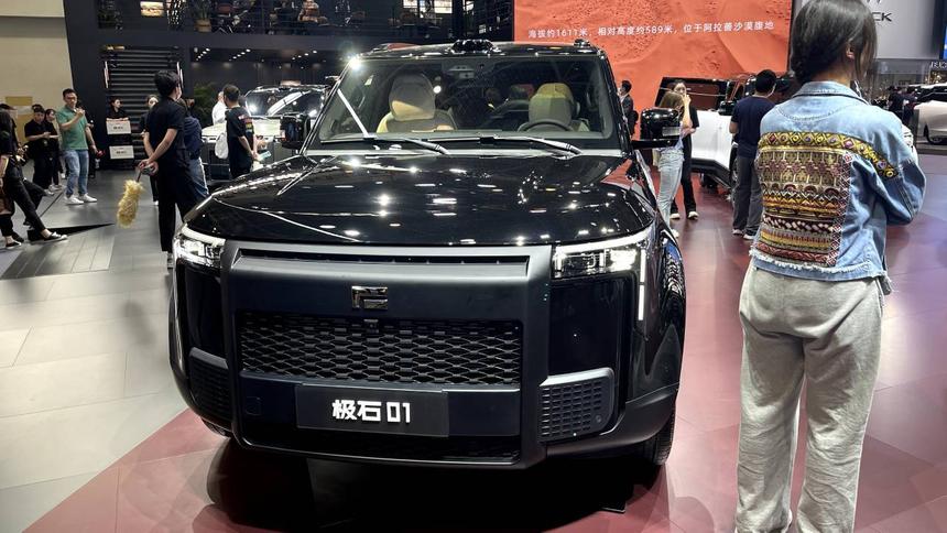 В России появится роскошный внедорожник Rox Motor 01