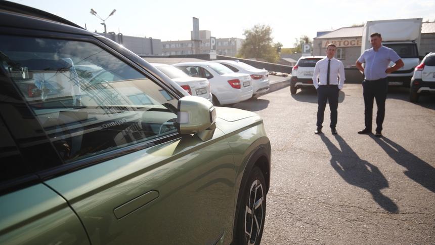 Продажи машин в апреле снизились к марту