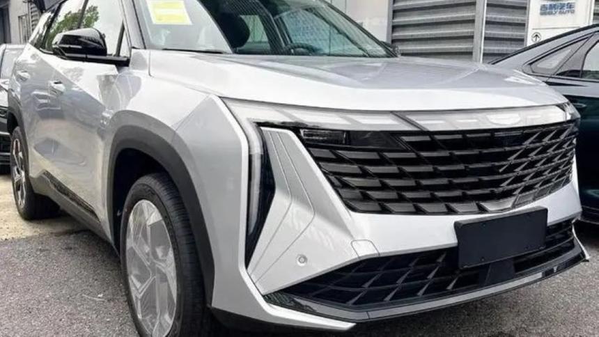 Geely Atlas получил новый интерьер