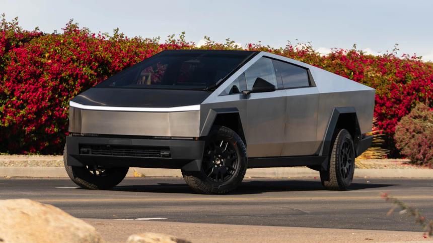 Российские заказчики могут остаться без выкупленных Tesla Cybertruck