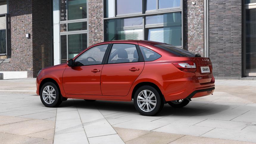 В России резко подорожали подержанные автомобили Lada