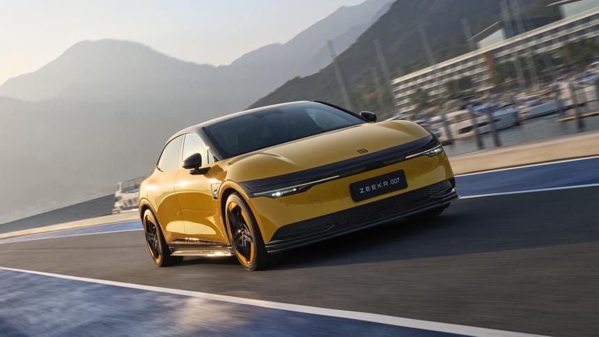 Zeekr 007 обогнал Tesla Model S Plaid и Porsche Taycan Turbo S на треке