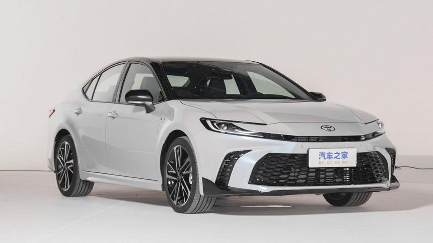В Китае новую Toyota Camry теперь можно купить по цене Lada Vesta