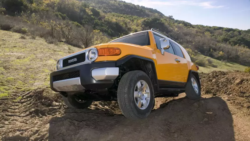 5 неудержимых внедорожников Toyota для покорения мира