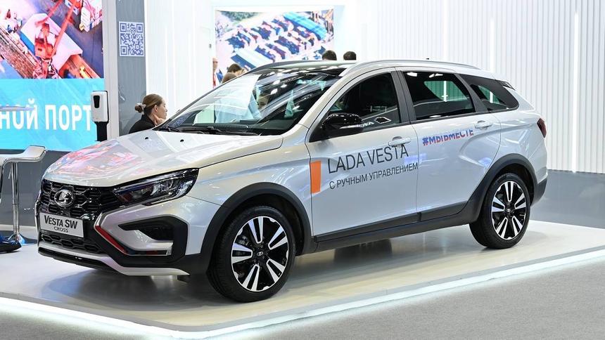 АвтоВАЗ показал Lada Vesta для инвалидов