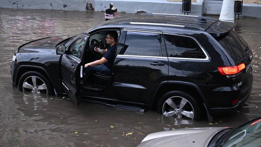 «Автодор» призвал водителей не вставать на обочинах