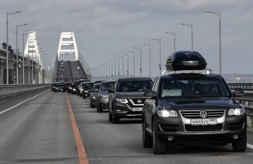 Тренер назвал 4 полезных упражнения для водителей за рулём