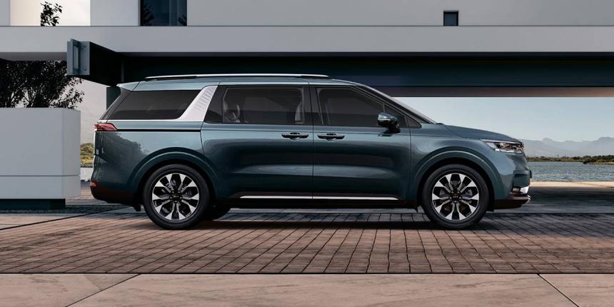 В Москве замечен обновлённый минивэн Kia Carnival