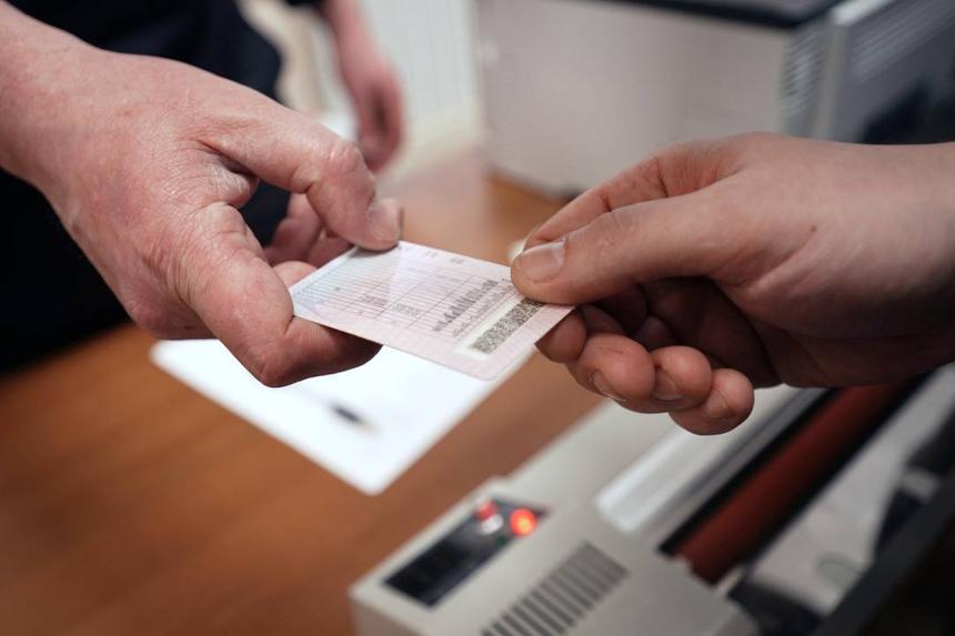 В Думе обсуждают поощрение добросовестных водителей правами на 15 лет